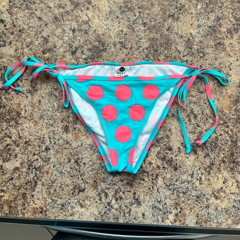 Roxy Bikini Bottoms, Pink/Blue with Ruffle, Size M NWOT